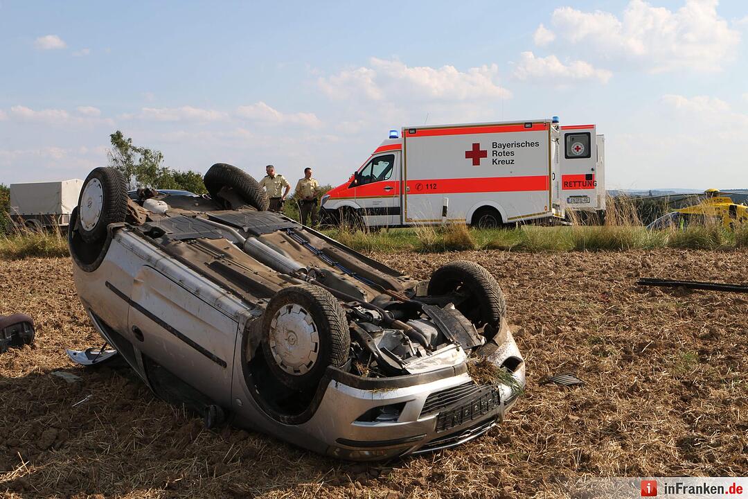 Kleinkind wird aus überschlagendem Auto geschleudert - Insgesamt fünf Verletzte