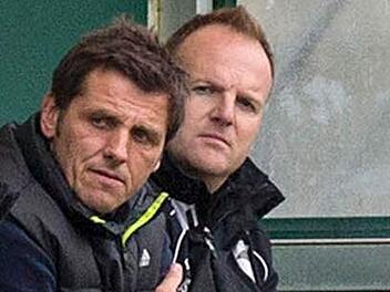Unzertrennlich für viele Jahre auf der Jahn-Bank: Der ehemalige Trainer Michael Hutzler (l.) und Torwarttrainer Dirk Schrott (r.). Nach sieben Jahren ist für Schrott nun allerdings Schluss, für Hutzler endete die Ära in Forchheim bereits im Winter.  Foto: Rene Ruprecht/Archiv