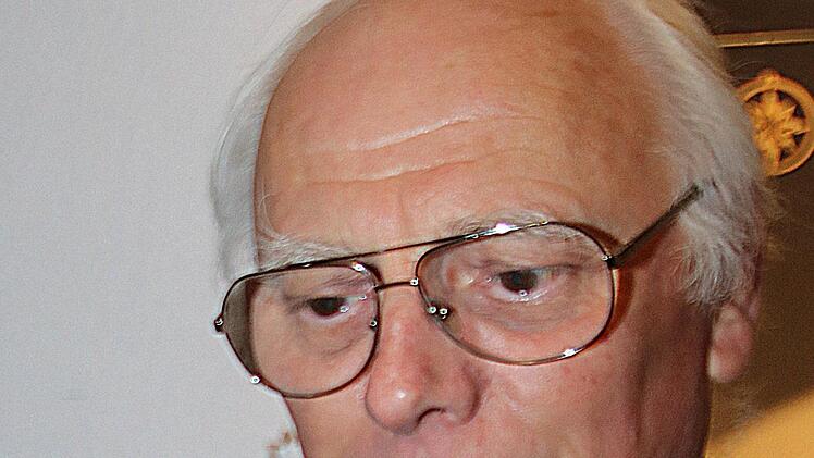 Wie Laubsägearbeiten wirken diese Miniaturen von Heinz Römhild, die mit  Hilfe moderner Lasertechnik entstanden. Foto: Dieter Britz