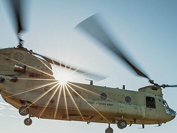 Estenfeld: Mehrere Air-Force-Hubschrauber fliegen &uuml;ber Gemeinde - Bundeswehr kl&auml;rt auf