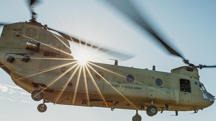 Estenfeld: Mehrere Air-Force-Hubschrauber fliegen &uuml;ber Gemeinde - Bundeswehr kl&auml;rt auf