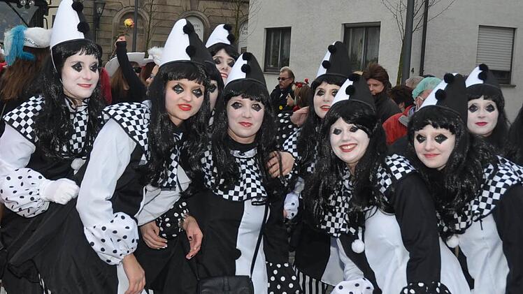 Wunderschön auch diese Gruppe weiblicher Pierrots