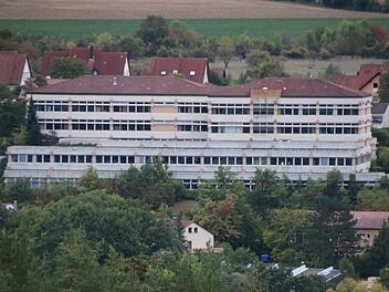 Zum Abreißen zu schade: Einzelne Module des alten BBZ könnten künftig verschieden genutzt werden. Ein Schülerhort für 100 Kinder passt locker ins Untergeschoss des Gebäudes.