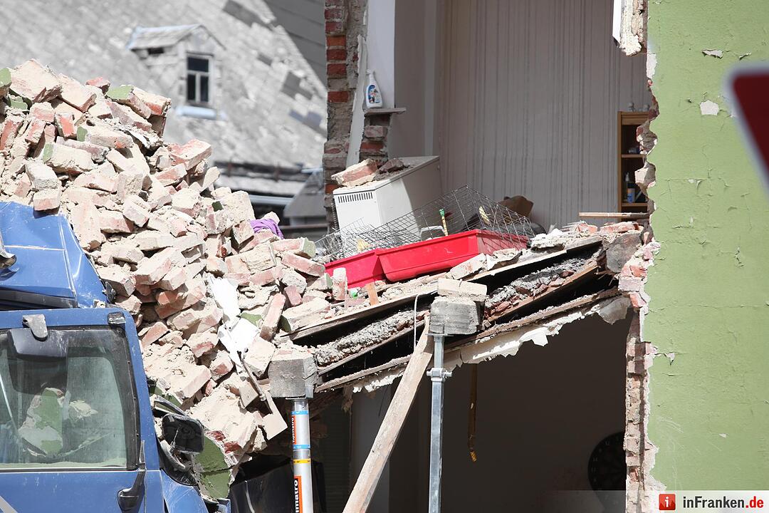 Lkw kracht in Wohnhaus in Oberkotzau