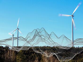 Das Kronacher Landratsamt hofft, dass die vollständigen Ergebnisse der Lärmmessung im Laufe des Januars vorliegen. Foto: Dominic Buckreus/Archiv, Grafik: FT
