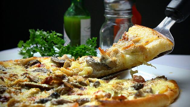 Pizza, Ravioli und Co. - lecker und einfach, doch was ist in Fertiggerichten wirklich drin? Wir zeigen, was für versteckte Fallen in Convenience-Produkten sind. Symbolbild: pixabay.com
