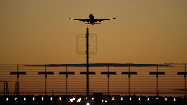 Bei Billig-Flügen kommen oftmals noch kosten obendrauf - am Ende wird der Flug teurer, als du vielleicht dachtest.