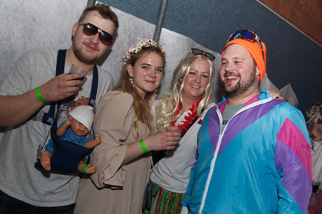 Fasching pur in der Grundschulturnhalle