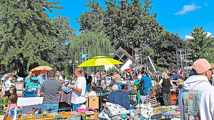 Der Flohmarkt ist ein Besuchermagnet in Kulmbachs Innenstadt. Am Samstag kann wieder gest&ouml;bert werden. Tourismus- und Veranstaltungsservice der Stadt Kulmbach