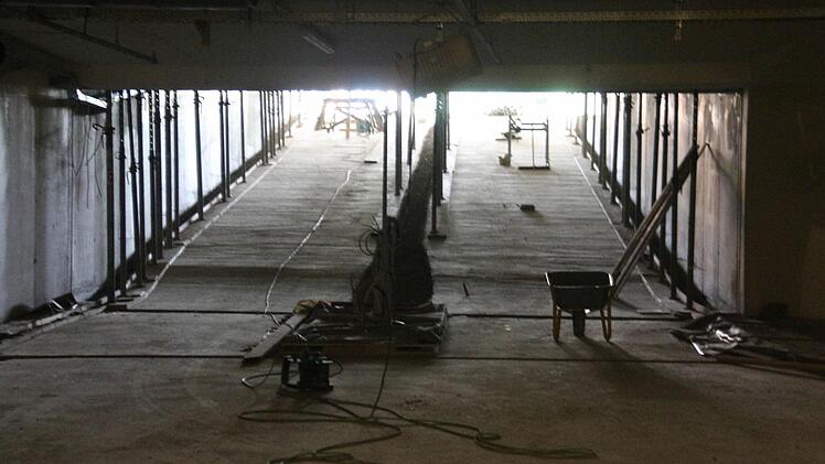 Die Ein- und Ausfahrt der Tiefgarage.