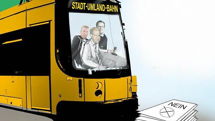 Wilhelm Krieger (l.) am Stand der Bürgerinitiative in der Erlanger Fußgängerzone. Er und seine Mitstreiter habend genügend Unterschriften gesammelt. Nun werden also auch in Erlangen die Bürger über die StUB abstimmen.  Foto: Christian Bauriedel