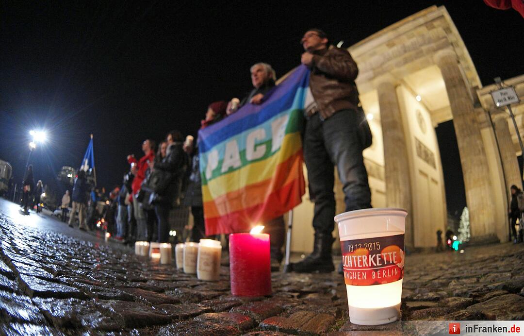 Lichterkette gegen Gewalt und Terror