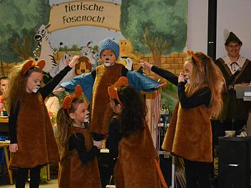 Der Nachwuchs, die "Gefäller Wilde" entführten mit ihrem Tanz in die afrikanische Savanne. Foto: Björn Hein