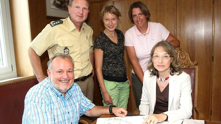 Helmut Biehler, Wilhelm Wölfel, Verena Narriman, Andrea Pöltl und Renate Schroff (v. l.) stellten das Konzept vor. Foto: Richard Sänger
