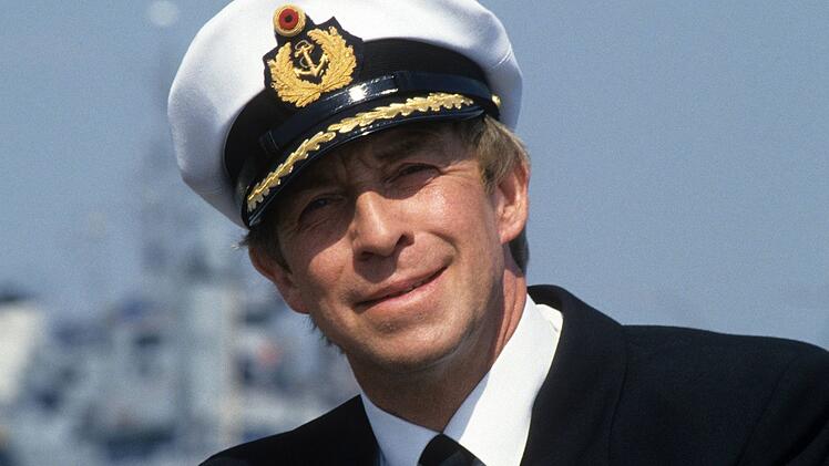 Er ist Kommandant eines Marinest&uuml;tzpunkts, Vater von vier Kindern und liebevoller Ehemann: Wolfgang Schefer, gespielt von Ulrich Pleitgen.
