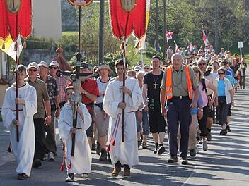 162 Wallfahrer wurden von den Vorbacher Ministranten am Ortseingang empfangen.