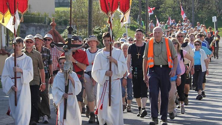 162 Wallfahrer wurden von den Vorbacher Ministranten am Ortseingang empfangen.