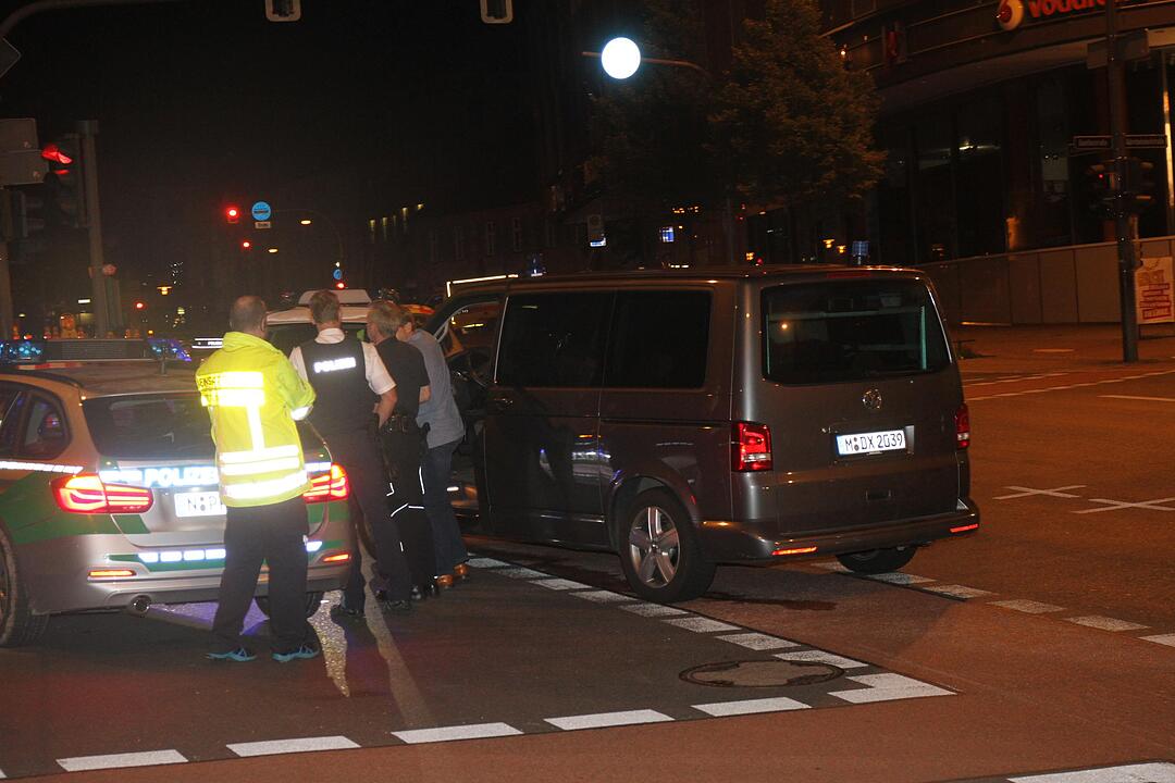 Polizeieinsatz mitten in der Nacht: Verdächtiger Gegenstand in Erlangen gefunden