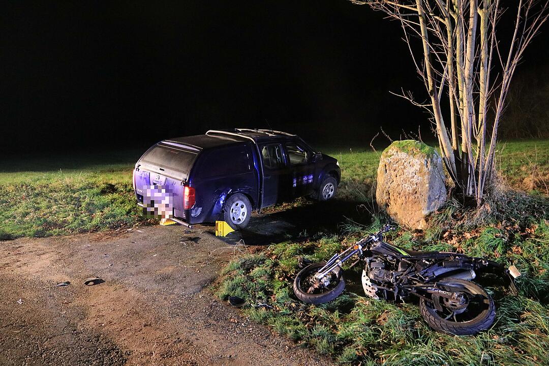 17-Jährige fährt in Pick up und wird verletzt