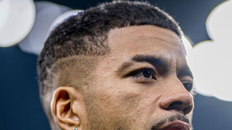 Die bisherige Karriere des Benjamin Henrichs führte bisher von Bayer Leverkusen (2015-2018) über AS Monaco (2018-2020) nach Leipzig, wo er seit fünf Jahren spielt.