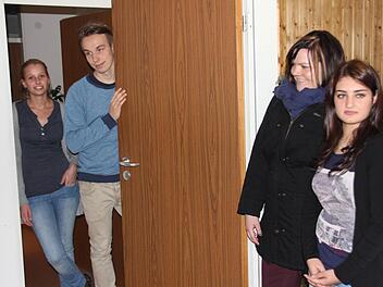 Immer herein: Die Betreuer des offenen Jugendtreffs freuen sich auf "Kundschaft": Luisa Ulrich aus Ebern, Konstantin Körner aus Rentweinsdorf, Anke Martin aus Breitengüßbach und Antje Senkel aus Ludwigsstadt.