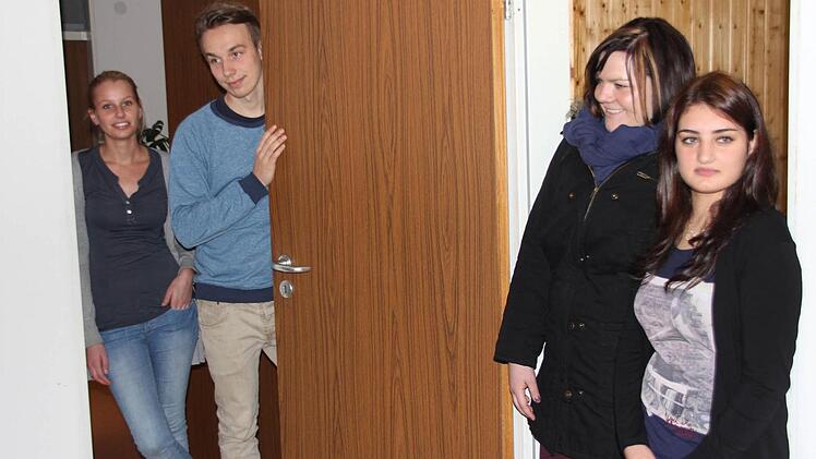 Immer herein: Die Betreuer des offenen Jugendtreffs freuen sich auf "Kundschaft": Luisa Ulrich aus Ebern, Konstantin Körner aus Rentweinsdorf, Anke Martin aus Breitengüßbach und Antje Senkel aus Ludwigsstadt.