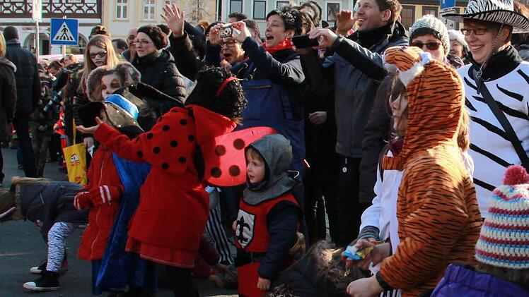 Kamelle gab's natürlich auch. Foto: Miriam Hegner