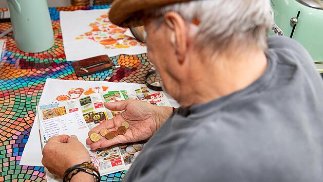 Immer mehr Rentnerinnen und Rentner sind im Alter auf Grundsicherung angewiesen, weil sie ihren Lebensunterhalt nicht mehr bestreiten k&ouml;nnen.