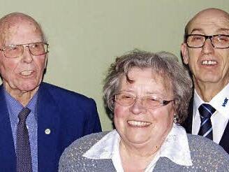Geehrt wurden ( v.l.n.r.) Waltraud Middermann Eduard Hippler, Leopoldine Wiesner, Helmut Beck  Foto: Klaus Werner