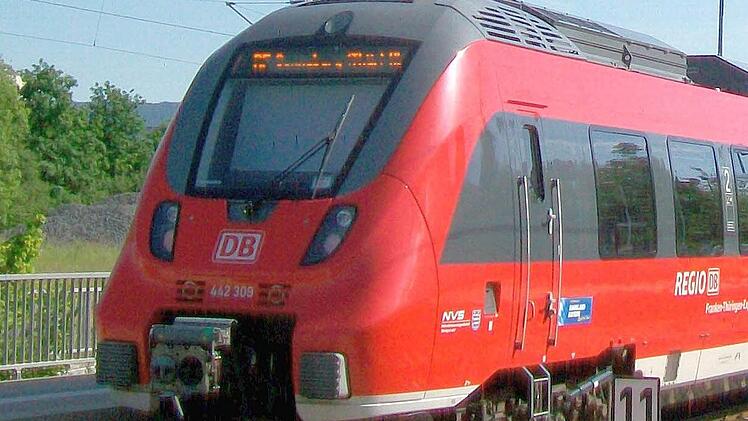 Der Franken-Thüringen-Express pendelt am Wochenende nur zwischen Lichtenfels und Sonneberg sowie zwischen Bamberg und Nürnberg. Zwischen Lichtenfels und Bamberg fahren Busse.