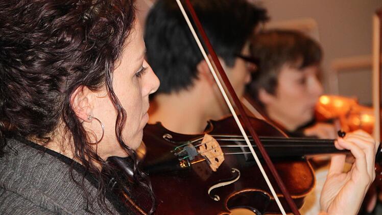 Monica Tarcsay spielt seit mehr als zehn Jahren beim Bayerischen Kammerorchester Bad Brückenau. Fotos: Ulrike Müller
