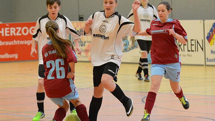 Szene aus dem Spiel des FC Hammelburg I (in weiß) gegen den TSV Ebenhausen. Foto: ssp