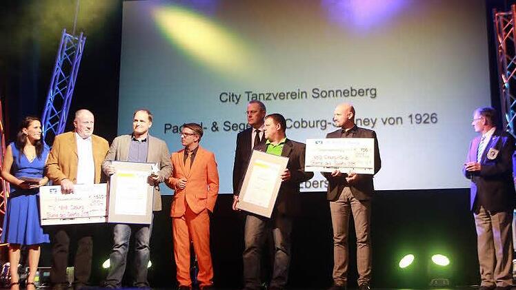 Bei der Siegerehrung Foto: Timo Geldner