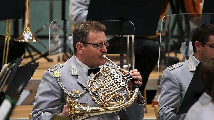 Impressionen vom Auftritt des Heeresmusikkorps Veitshöchheim in der Sporthalle der PestalozzischuleFoto: Jochen Berger