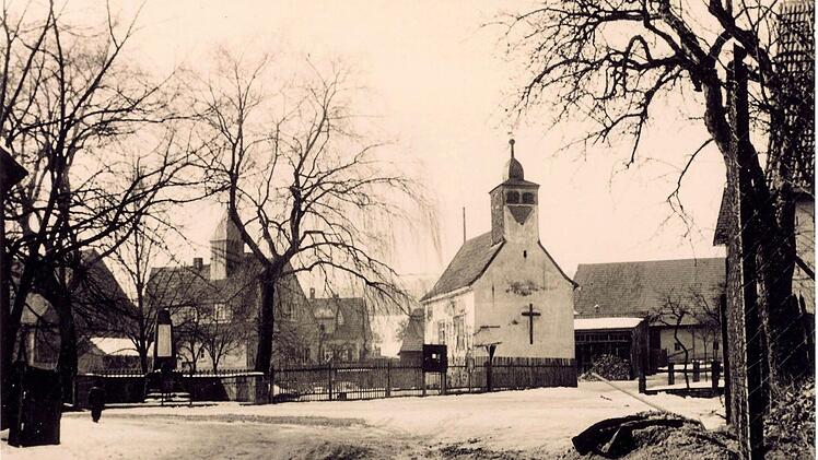 Die alte Katzenbacher Kirche von der Metzenbergstraße aus fotografiert. Sie war damals 200 Jahre alt. Repros: Alfred Sommerfeld