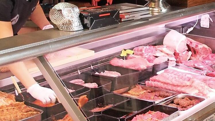 An der Fleischtheke in Adelsdorf wird auf Qualität aus der Region großer Wert gelegt.