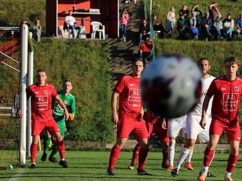 Festung Kohlenberg: Die Fuchsstädter (im Bild Nico Neder, Simon Finke, Lukas Lieb und Jona Köhler) hatten gegen den TSV Rottendorf den Ball immer fest im Blick und das Spiel stets unter Kontrolle. Foto: Sebastian Schmitt