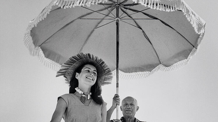 Pablo Picasso und Françoise Gilot, Golfe-Juan, Frankreich, August 1948 © Robert Capa © International Center of Photography, Magnum Photos.jpg