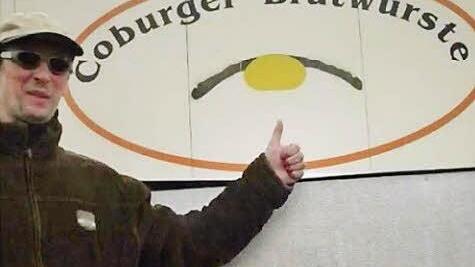 Bratwurst und Bier prägen den Vollhorst'schen Kosmos. Doch unvermutet tun sich im Geblödel anarchistische Abgründe auf. Fotos: privat