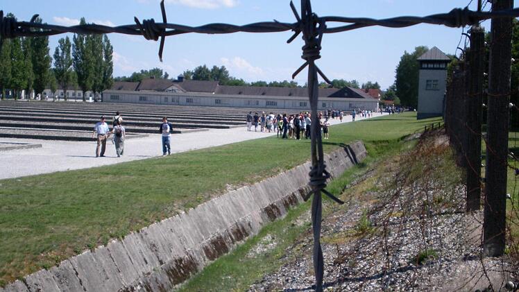 Seit 1965 ist das KZ-Gelände in Dachau eine Gedenkstätte, die pro Jahr 800 000 Besucher zählt.  Foto: Edgar Bartl/ Archiv