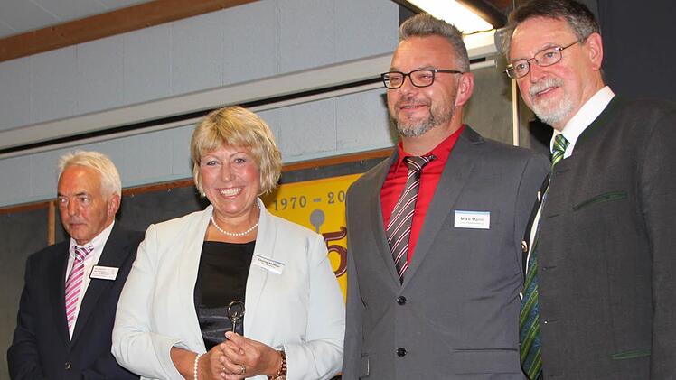 Applaus für die Pflegedienstleitung Doris Müller und Mike Mann (Mitte) Foto: Ulrike Müller