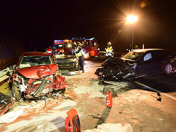 &Uuml;berholman&ouml;ver missgl&uuml;ckt: Drei Schwerverletzte