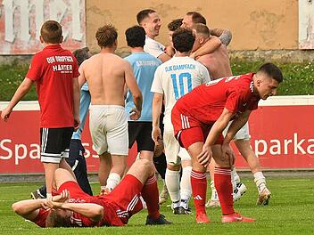 Fu&szlig;balldrama: Dampfach triumphiert, Lichtenfels verzweifelt