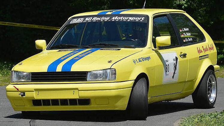 Thomas Meier wagte sich mit einem Vereinsauto des AC Erlangen, einem gelben VW Polo, auf die Strecke. Fotos: Picturedreams