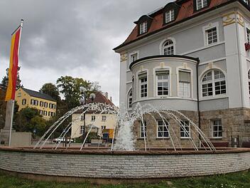 Der "Tätsch'r-Brunnen" vor dem Alten Rathaus ist das erste große Projekt des Vereins zur Verschönerung der Stadt. Er wurde 1967 gebaut. Fotos: Ulrike Müller