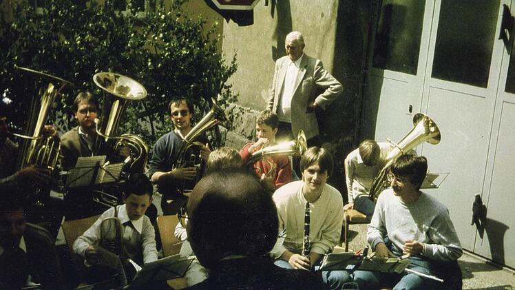 1985: Die Georgis spielen beim Stadtfest in der Handballer-Gasse Foto: Familie Miller