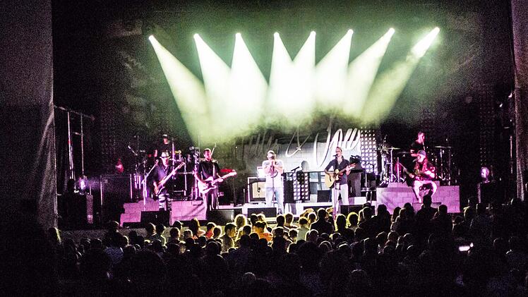 Seiler & Speer begeisterten das Publikum im Schlosshof von Tambach. Foto: Jochen Berger