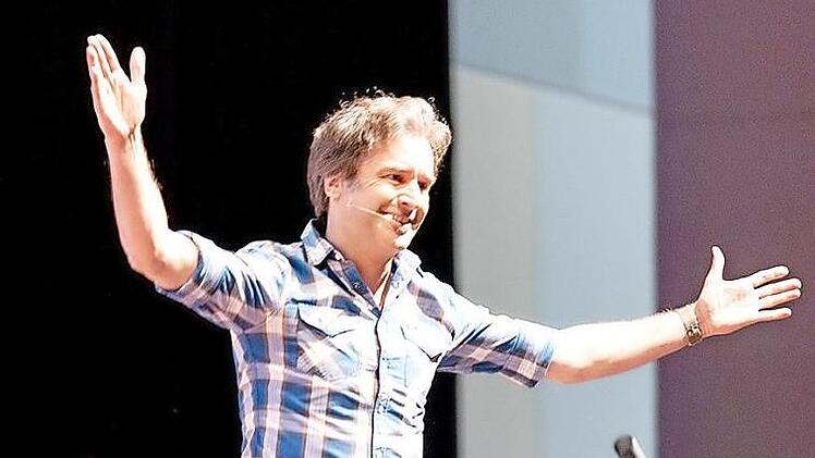 Kabarettist Chris Boettcher unterhielt die geehrten Blutspender