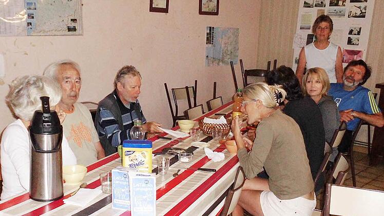 Pilgerromantik im gemeindlichen Pilgerheim in Miramont Sensacq (Frankreich): Helmut Böhnlein hat viele andere Pilger getroffen aus aller Herren Länder