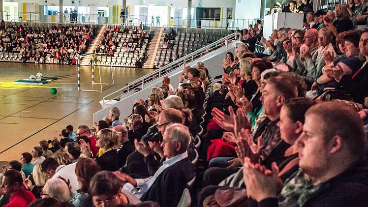 Handball-Sinfonie lautete das Motto eines Gemeinschaftsprojekts zwischen dem Landestheater und dem HSC 2000 Coburg in der HUK-Arena.Foto: Jochen Berger
